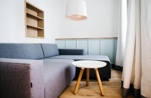 City Centre Salzburg House | Junior Suite, incl. breakfast, non-refundable - arthotel Blaue Gans