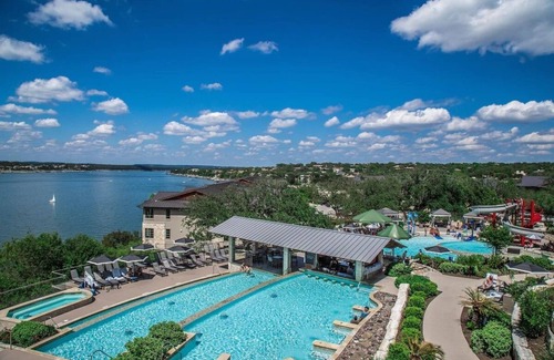 Lakeway Hotel | Junior Suite Lakeview with Balcony at Lakeway Resort & Spa