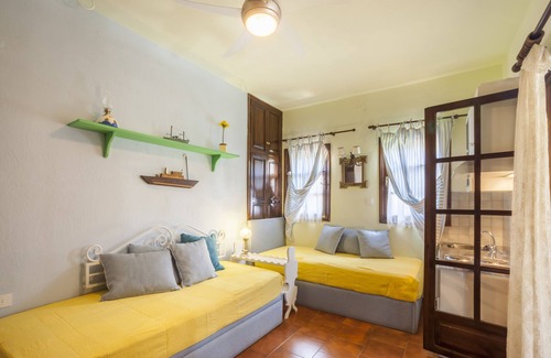 Paradhisos Bed & Breakfast | Junior Suite with balcony - Breakfast included