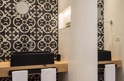 Catania City Centre Apartment | Junior Suite with Terrace - A wisp of smoke