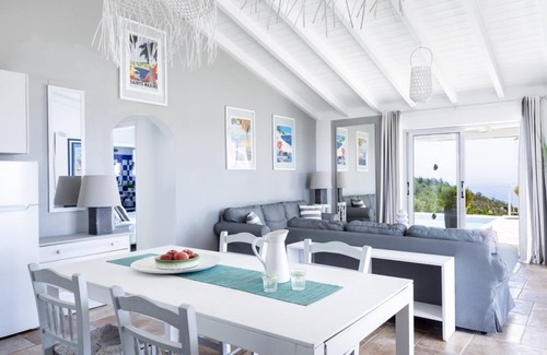 Vlachopoulatika Villa | Juniper House - Charming 3 bed Villa With sea View