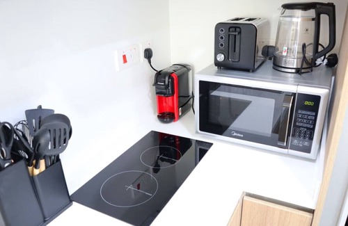 Masdar City Apartment | Jupiter 1BR Apartment