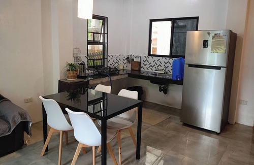 Roxas City House | Just 2 mins ride to the airport,SM City Roxas,Gaisano and City mall, Culasi Port