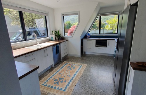 Waikawa Bay House | Just 3 minutes walk from the marina this Family getaway also has a Games room!