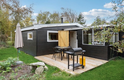 Store Fuglede House | Just a short walk from the sandy beach, this practical vacation home welcomes you.