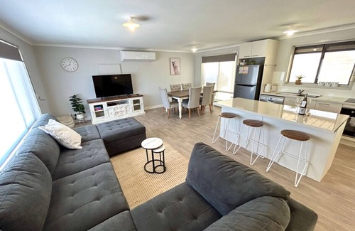 Moonta Bay House | Just About Beachfront - Freshly Renovated - 3 Bedroom Home