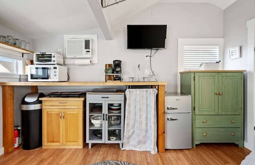 York Harbor House | Just Beachy – Charming Studio!