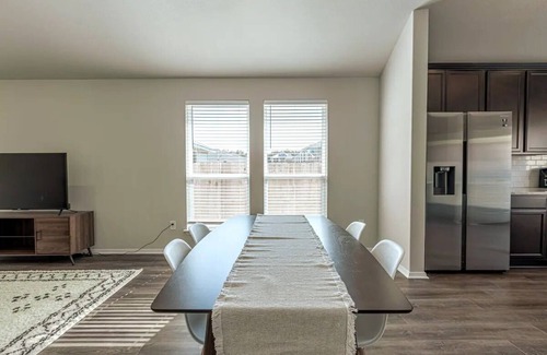 Travis County House | Just Built! Cozy & Sunny 3-Bedroom in South Austin