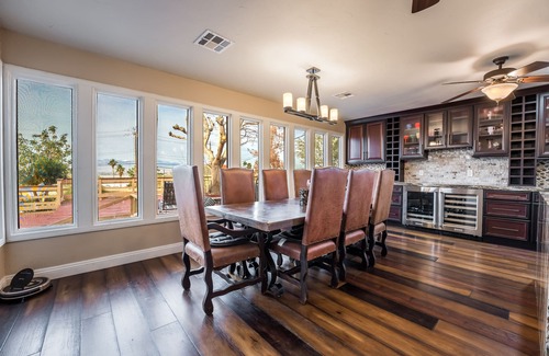Sunrise Manor House | Just in time for SUPER BOWL! Mansion with Luscious Strip Views!