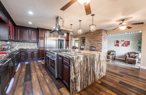 Sunrise Manor House | Just in time for SUPER BOWL! Mansion with Luscious Strip Views!