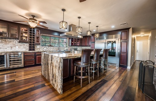 Sunrise Manor House | Just in time for SUPER BOWL! Mansion with Luscious Strip Views!