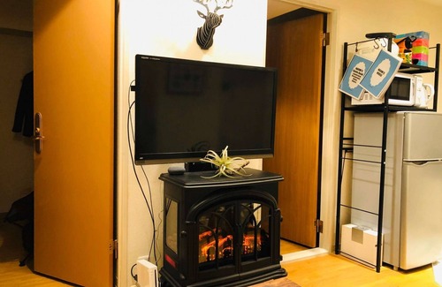 Okubo Apartment | Just off the main street of Tokyo’s Korean Town with a lively atmosphere