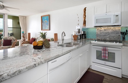 Wailua House Lots Condo | Just renovated and right on the ocean! No hidden fees.