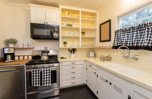 East Beach Cottage | Just steps from the beach