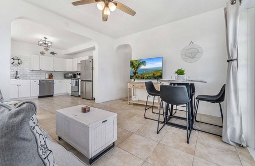 Estate Dorothea House | Justin's Paradise Retreat- 2 Bdrm-Sleeps 7