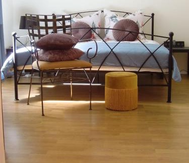 Police Apartment | Künstler-Villa Ambrosian Apartment Magnolia
