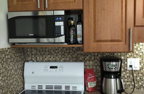 Collingwood Condo | K's Cozy Condo -Mins. to Beach, Trails, Shops, Skiing. Walk to restaurants, bar.