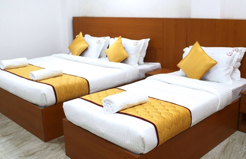 Royapettah Hotel | K11 Express - Opp Express Avenue