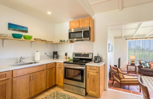 Ka'a'awa House | Kaaawa Home With Mountain View’s - 30 Day Min