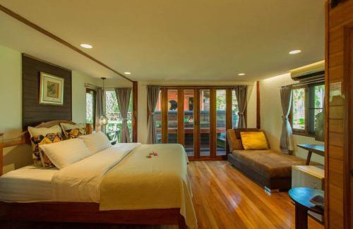 Song Phi Nong Resort | Kaengkrachan Boathouse Paradise Resort