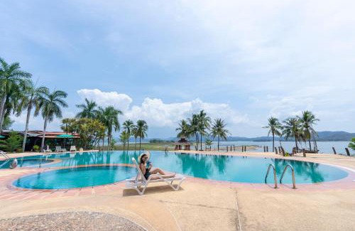 Song Phi Nong Resort | Kaengkrachan Boathouse Paradise Resort