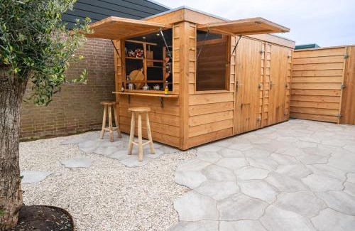 Noordwijkerhout House | Kahakai Beach House - Unique Outdoor Kitchen - next to local lake and 15 min. the from beach