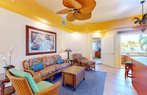 Kahaluu Bay Apartment | Kahalu'u Beach Villas 1-203