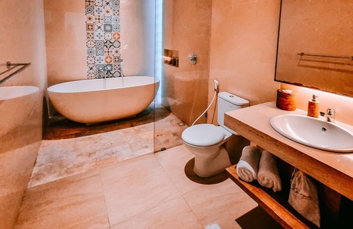 Lodtunduh Hotel | Kahayana Suites