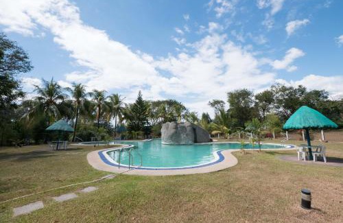 Morong Apartment | KAHILOM Nest Self-Service Home in Rainforest Nest with Kitchen - Monkeys, Bats, Pet Friendly with a Fee