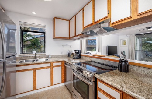 Historic Kailua Village Condo | Kailua Bay Resort#4-206: HEART OF DOWNTOWN, OCEAN VIEWS, CORNER UNIT!