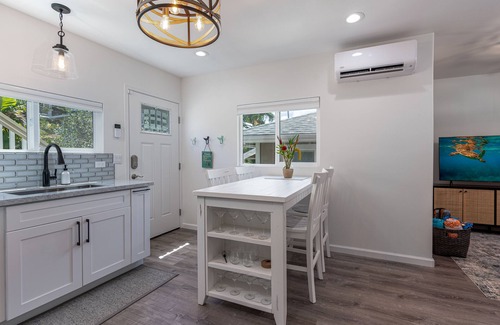 Kailua House | Kailua Beach/Lanikai LUX apartment w/Ocean Views from Rooftop Sun Deck