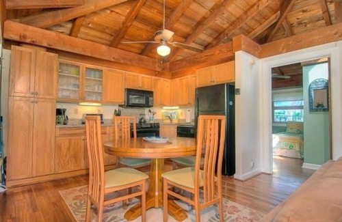 Kailua Cottage | Kailua Palms Guest House with Pool and Views! Parking and wi-fi included