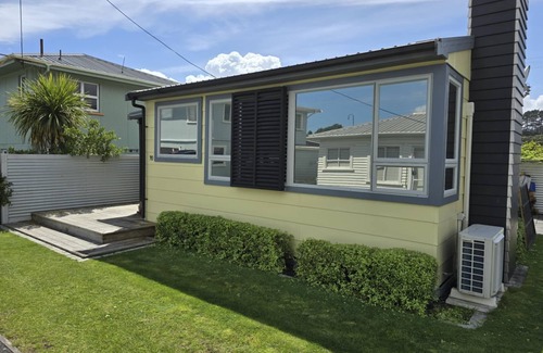 Urenui Cottage | Kainga Tatahi - Modern Urenui Beach Bach