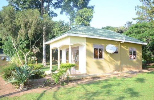 Kalangala Hotel | Kalangala Pearl Resort Beach