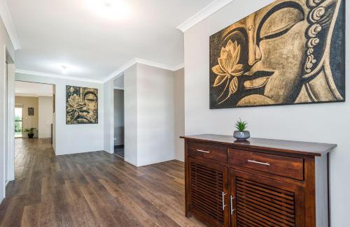 Jane Brook House | KALB8 - Family Friendly 4BR Home