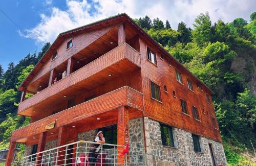 Camlihemsin Hotel | Kale kaya otel