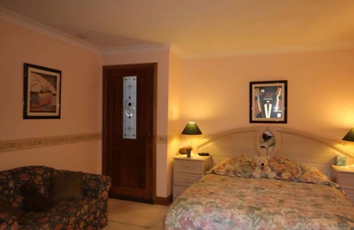 Blackheath Bed & Breakfast | Kalimna Garden Room | Close to the village of Blackheath with FREE continental breakfast