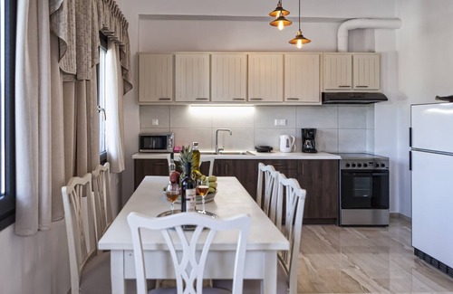 Panormos House | Kallisti, luxurious house,100m from great beach, traditional shops and tavernas!