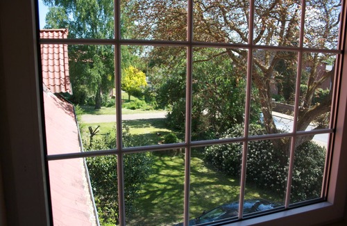 Eyendorf Apartment | Kalvill 3 Z. DG Luxury Apt for 1-3 pers, 68 sqm, 2 bedrooms, fitted kitchen, bathroom, internet, garden