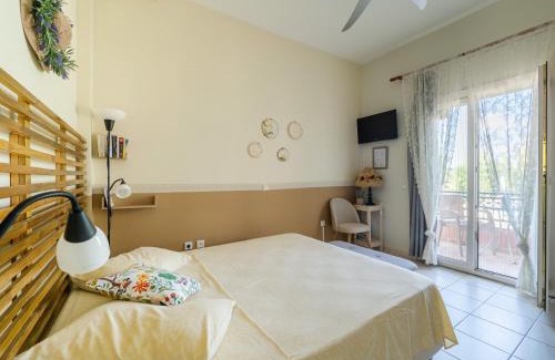 Dafnata Apartment | Kamaritis Villa private bedroom, pool view