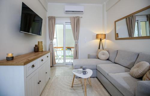 Kamena Vourla Apartment | Kamena Elegance