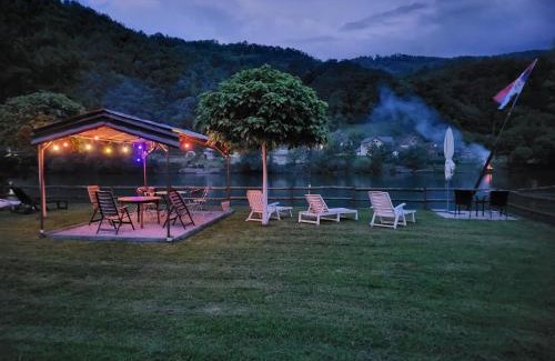 Ljubovija Other | Kamp prikolica četvorokrevetna