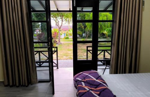 Kampung Tanjung Mas Ski Chalet | Kampung vibes with good location