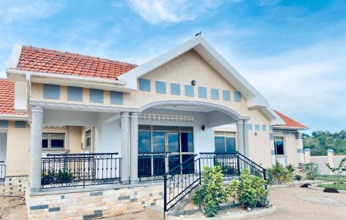 Western Region Bed & Breakfast | Kamu-Eco Safari Resort