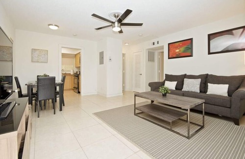 Santa Barbara Estates Condo | Kanda Zen Apt 2 - pool & walk to the beach!