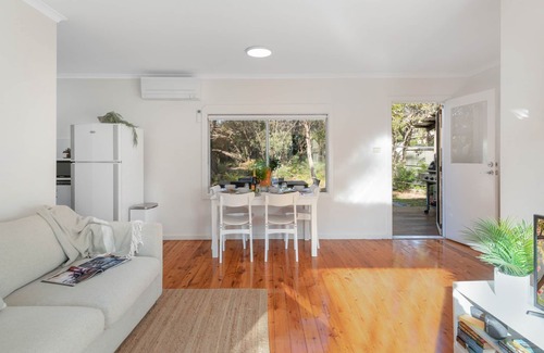 Currarong Cottage | Kangaroo Cottage – Where coast and bush meet