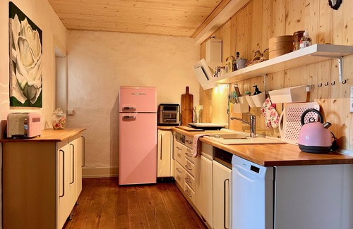 Trichtingen Apartment | Kanne Cottage Flaire Suite with stream and meadow