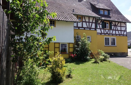 Trichtingen Apartment | Kanne Cottage Flaire Suite with stream and meadow
