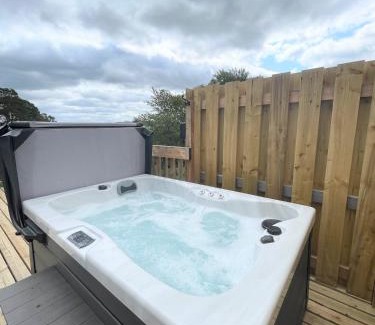 Blairgowrie Ski Chalet | Kaoglen - Bali Pod - Hot Tub -Cairngorms - Pitlochry