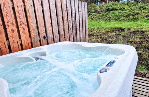 Blairgowrie Ski Chalet | Kaoglen Buck Pod - Hot Tub - Feature - Pets